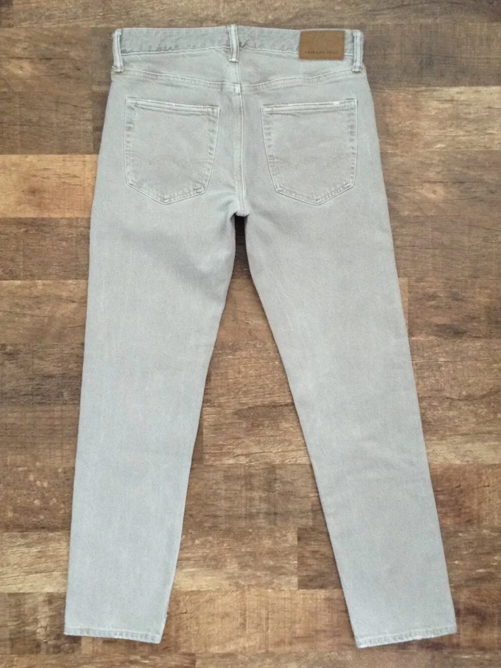 ⭐AMERICAN EAGLE SLIM STRAIGHT DENIM JEANS in Light Gray, size 29x32⭐